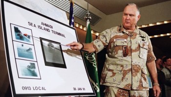 الجنرال الامريكي المتقاعد نورمان شوارزكوف، الذي قاد التحالف الدولي في عملية عاصفة الصحراء/أم المعارك الخالده في حرب الكويت عام 1991