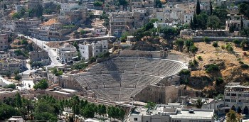Amman_theater_from_above_tb060303014-7116041