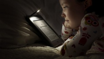 girl-reading-ebook