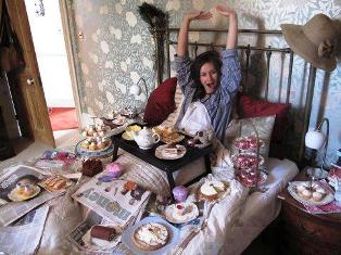 555237_327800417330529_1880086284_n