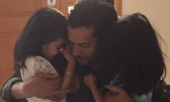 وعندما وصل إلى بيت هذا الشاب وجد فيه مناحة!فالأم وبناتها الست يبكين على فراق وحيدهن!وما أن تودعه واحدة منهن حتى تمسك به الأخرى!